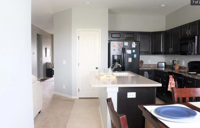 Spacious 4-Bedroom Near Lake Cunningham