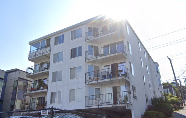 Highland View: Elevated Living Over Seattle’s Most Iconic Neighborhood