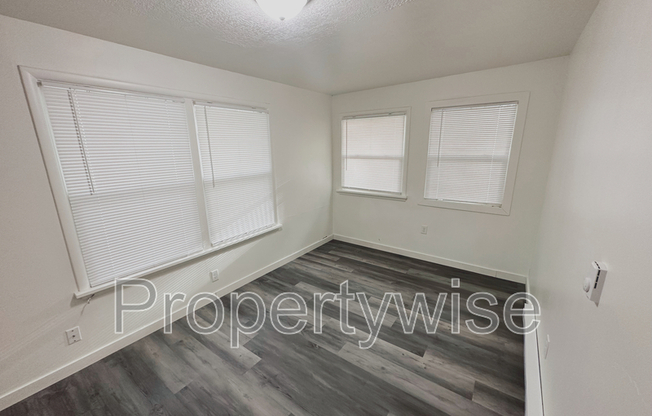 1054 W 1520 N