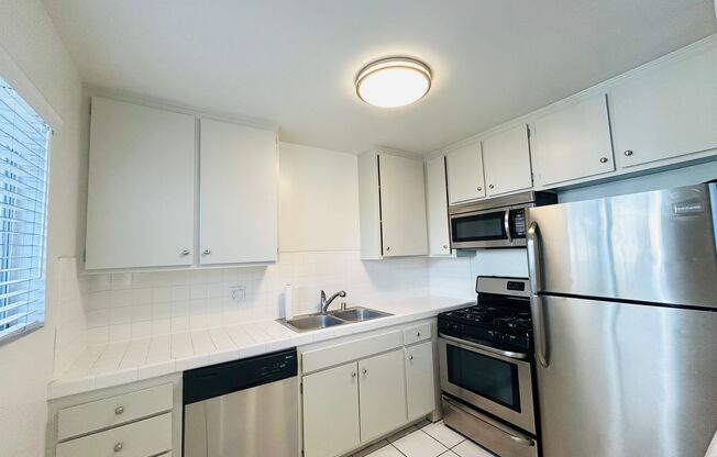 1 bed, 1 bath, $2,195, Unit 03