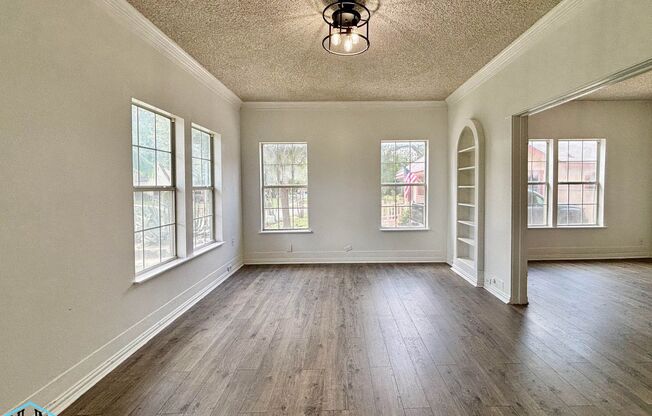 Cozy and Bright 3bedroom/1bath Vintage charmer in Beacon Hill, Close to Restaurants, Shopping, and Entertainment!