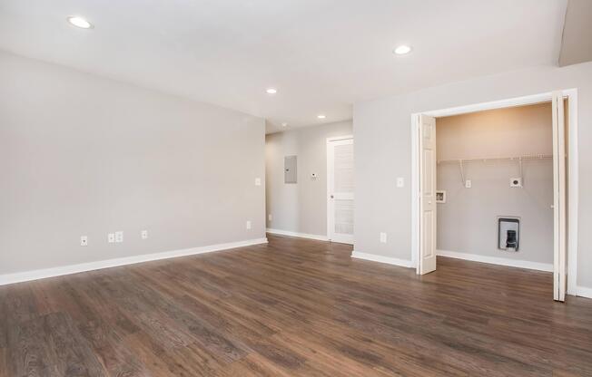Home - Riva Apartments - Dunwoody, GA