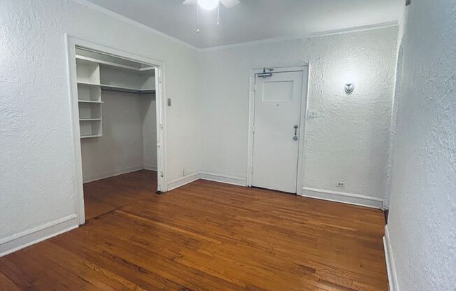 Studio, 1 bath, 275 sqft, $1,280, Unit 205