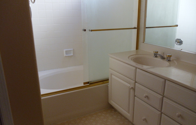 3 bed 2 bath single level house in core Chandler