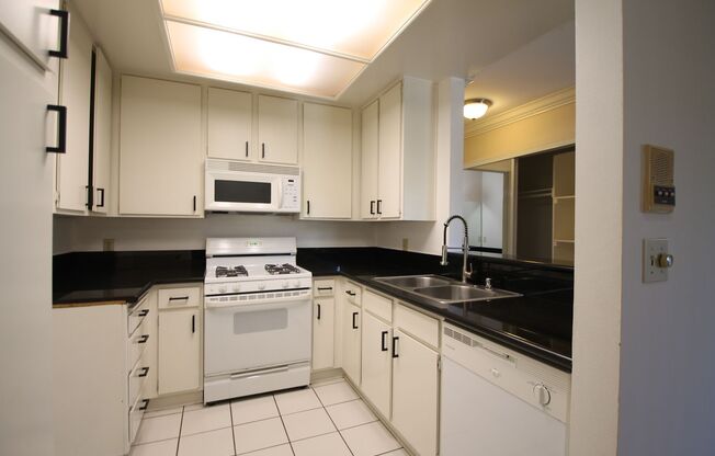 15040 Moorpark St.