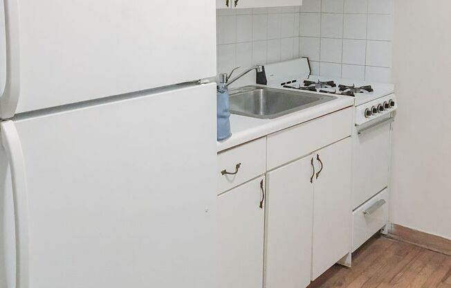 Studio, 1 bath, 375 sqft, $1,335, Unit 2890-G