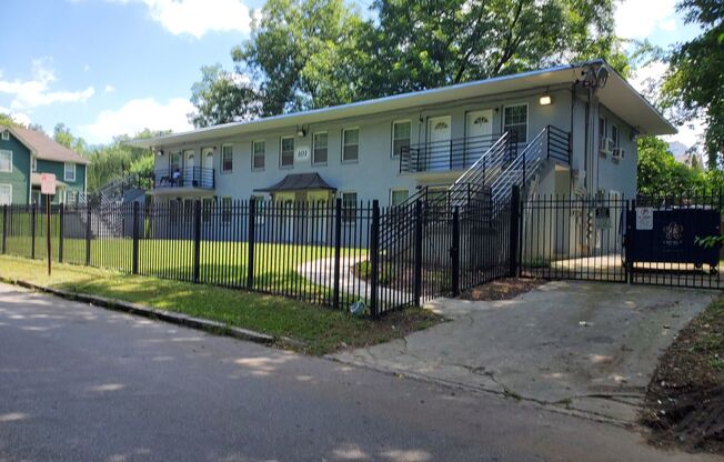 Wonderfully Updated 1/1 Flat Near Mercedes Stadium