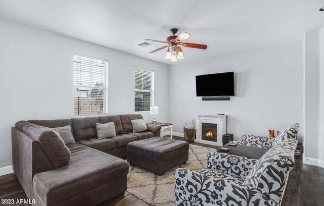 Nice 3 bedroom townhouse in East Mesa!