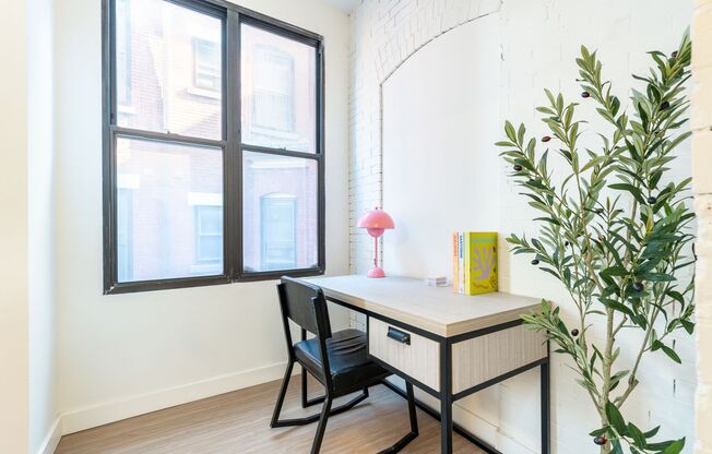 2 beds, 1 bath, 729 sqft, $2,016, Unit A-302