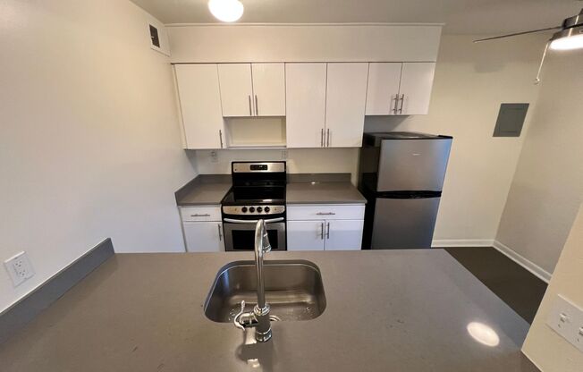 1 bed, 1 bath, 614 sqft, $1,350, Unit 120