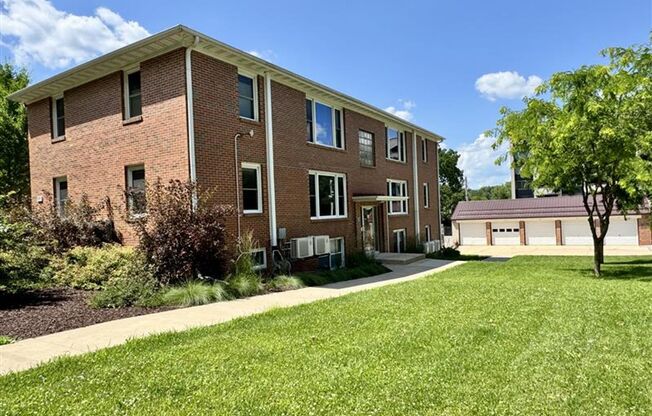 Newly Remodeled 2-Bedroom Apartment – Convenient Location!
