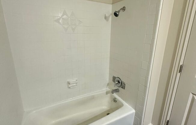 2 beds, 1.5 baths, 1,000 sqft, $1,395, Unit Unit 19