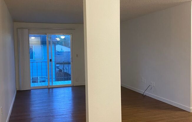 2 beds, 1 bath, 832 sqft, $1,299