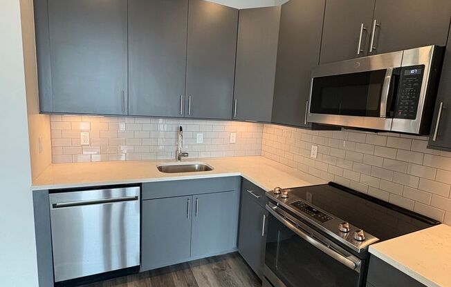2 beds, 2 baths, $1,595, Unit 401