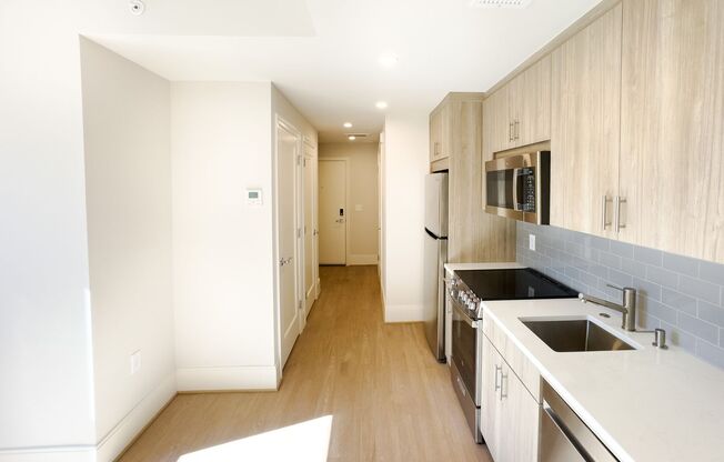 1 bed, 1 bath, $3,400, Unit 430