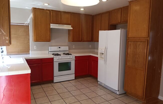 AVAILABLE NOW**SUMMERLIN ***4/2.5/2 CAR