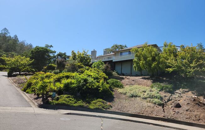 "Must See" House in Oakmont w/beautiful views 3 bedroom, 2.5 bath