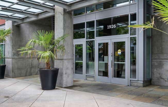 Studio, 1 bath, 700 sqft, $1,600, Unit CIV903