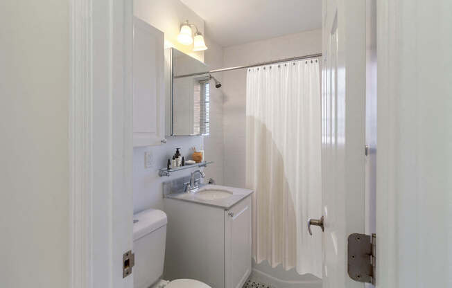 2 beds, 1 bath, 755 sqft, $3,895