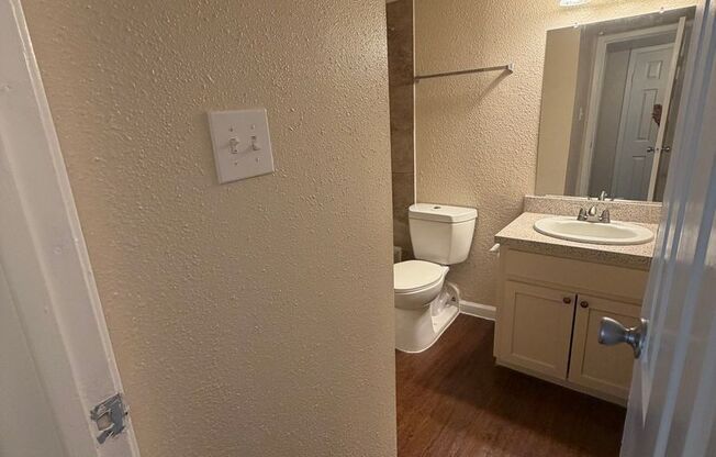 2 beds, 1 bath, 812 sqft, $1,085, Unit 1106