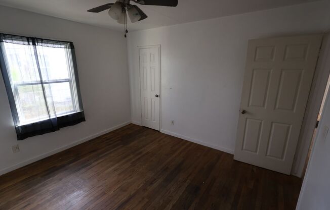 3 beds, 1 bath, $1,450, Unit #A