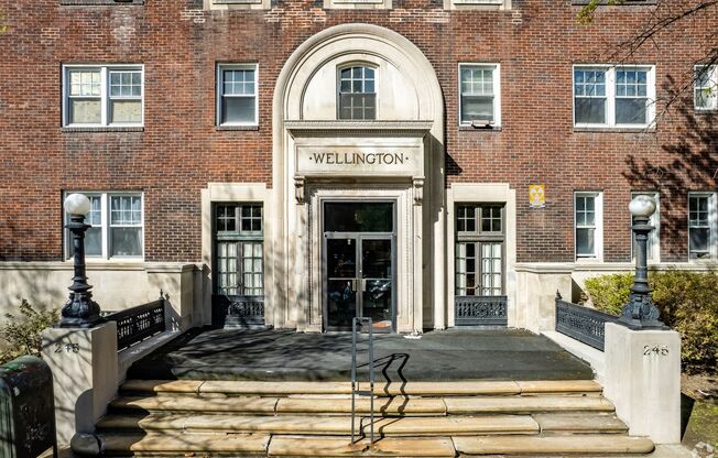 Studio, 1 bath, 301 sqft, $1,350, Unit Wellington 904