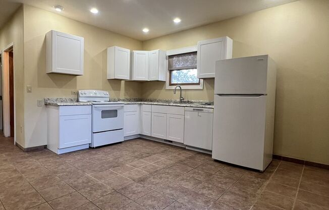 3 beds, 2 baths, 1,595 sqft, $2,000, Unit C