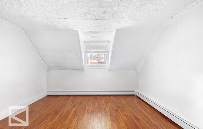 313 W 20 ST