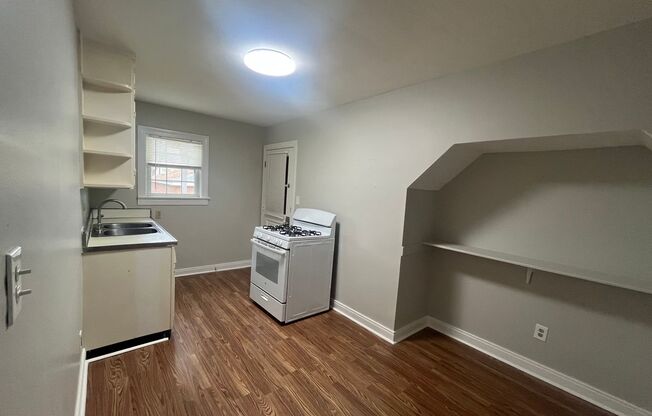 1 bed, 1 bath, $750, Unit 1