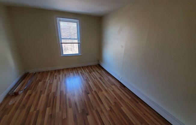 2 beds, 1 bath, $1,475, Unit Unit B