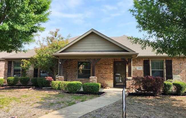 218 REGAL CT
