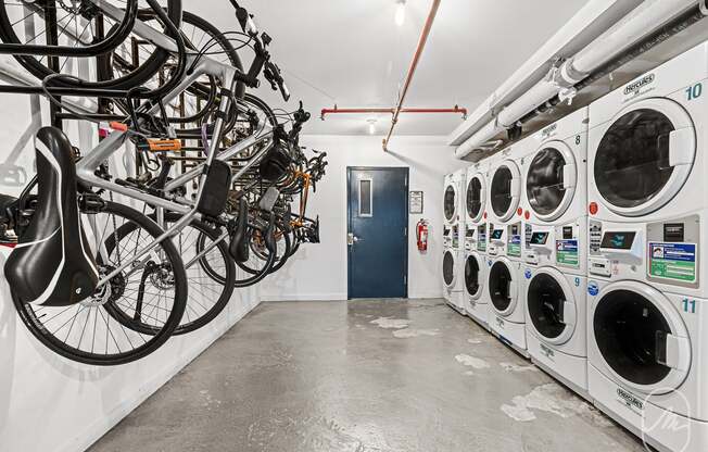 Studio, 1 bath, $4,100, Unit 2E