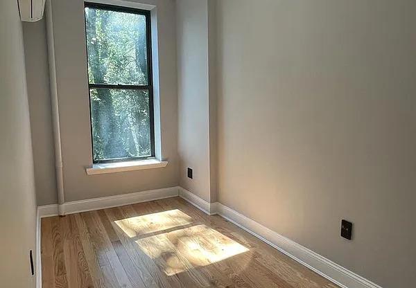 2 beds, 1 bath, $3,250, Unit 2