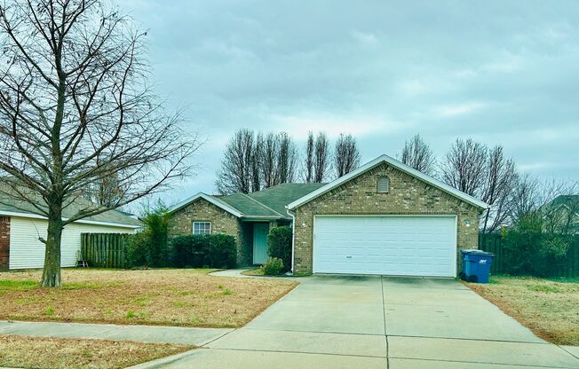 Cozy 3-Bedroom, 2-Bathroom Home in Bentonville