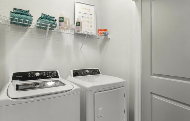 C204550_Pearl_of_Viera_1Bedroom_01_Washer_Dryer_T3A7943