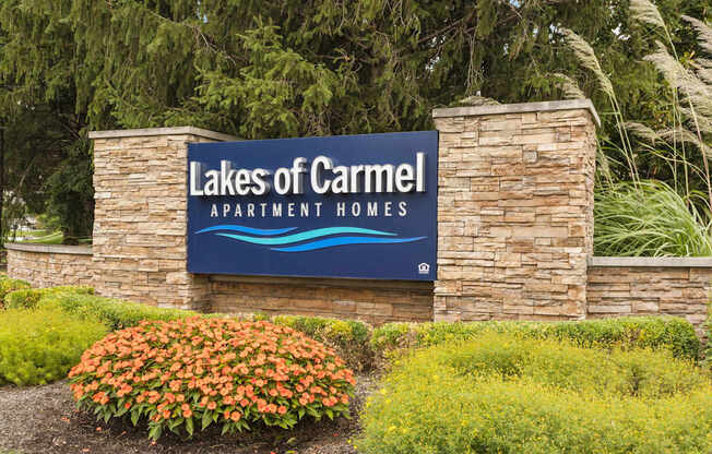 Lakes of Carmel Entrance