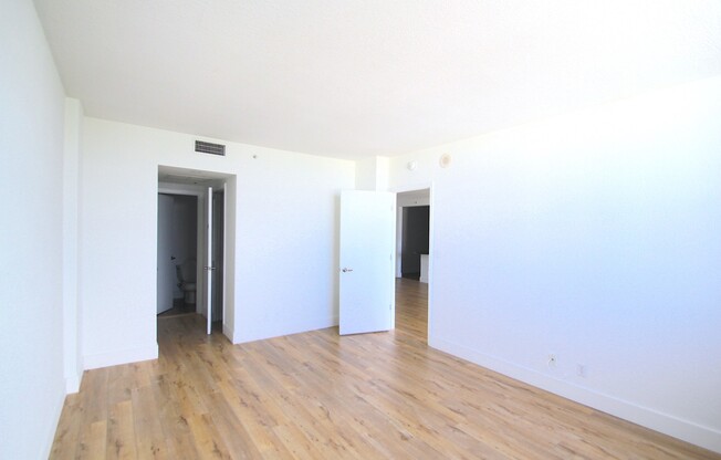 2 beds, 2 baths, 1,299 sqft, $3,200, Unit Unit 1001