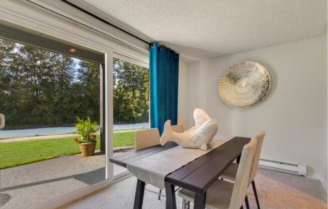 Sumner Apartments - The Retreat Apartments - dining room