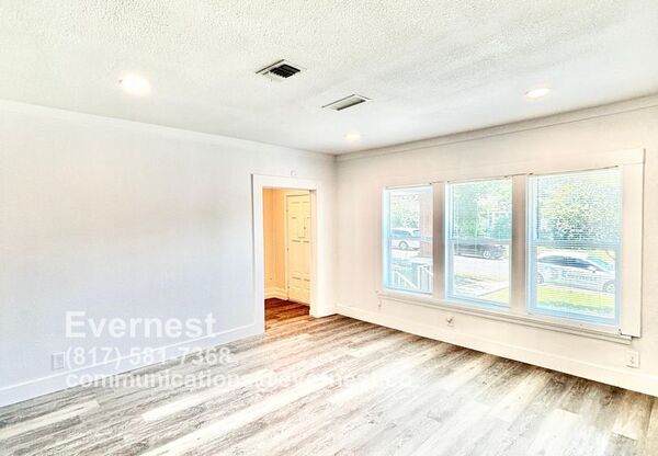 715 W PEMBROKE AVE