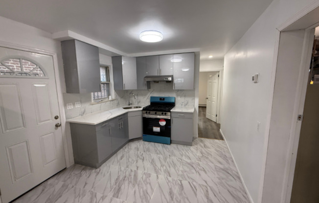 2569 LACONIA AVE