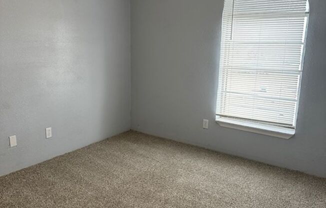 2 beds, 1.5 baths, 992 sqft, $780, Unit 202E