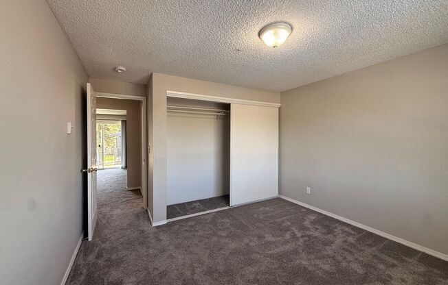 2 beds, 1 bath, 889 sqft, $1,175, Unit 04