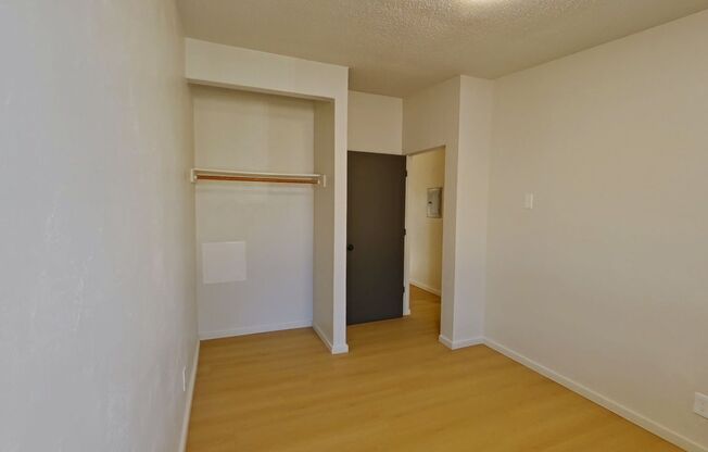 2 beds, 1 bath, 647 sqft, $1,660, Unit 29B