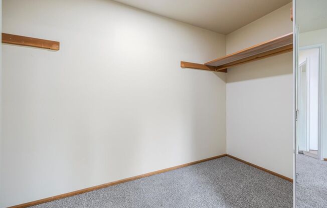 2 beds, 1 bath, 900 sqft, $1,175, Unit 2305-10