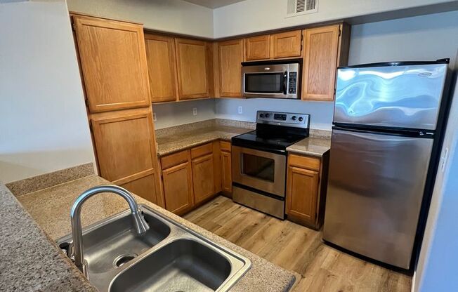 3 beds, 2 baths, $1,710, Unit # 2072