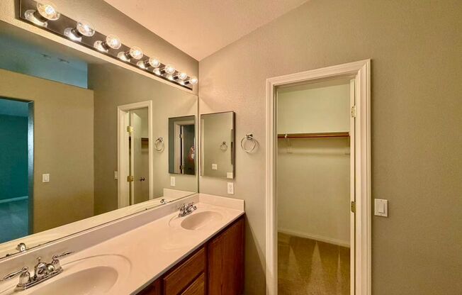 3 beds, 2.5 baths, $1,800