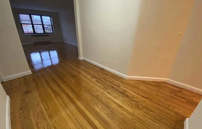 98 76 QUEENS BLVD