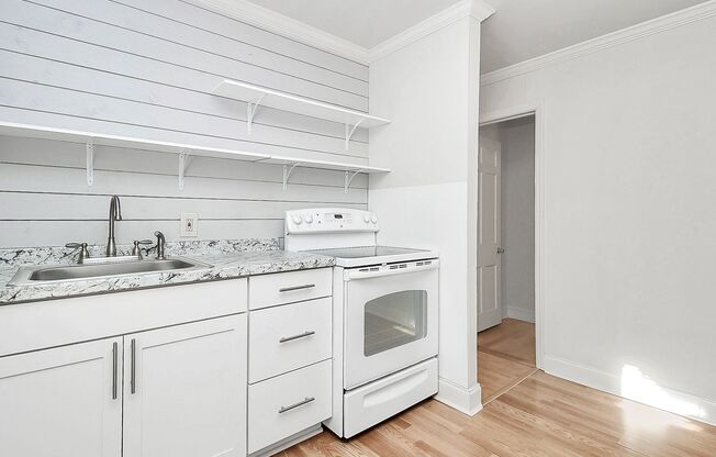 Spring Rent Special! Cozy One Bedroom Apartment in Dilworth!