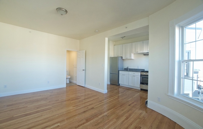 1 bed, 1 bath, 450 sqft, $2,700, Unit 10
