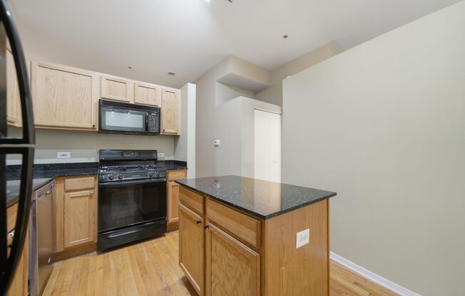2 beds, 2 baths, $3,100, Unit 506